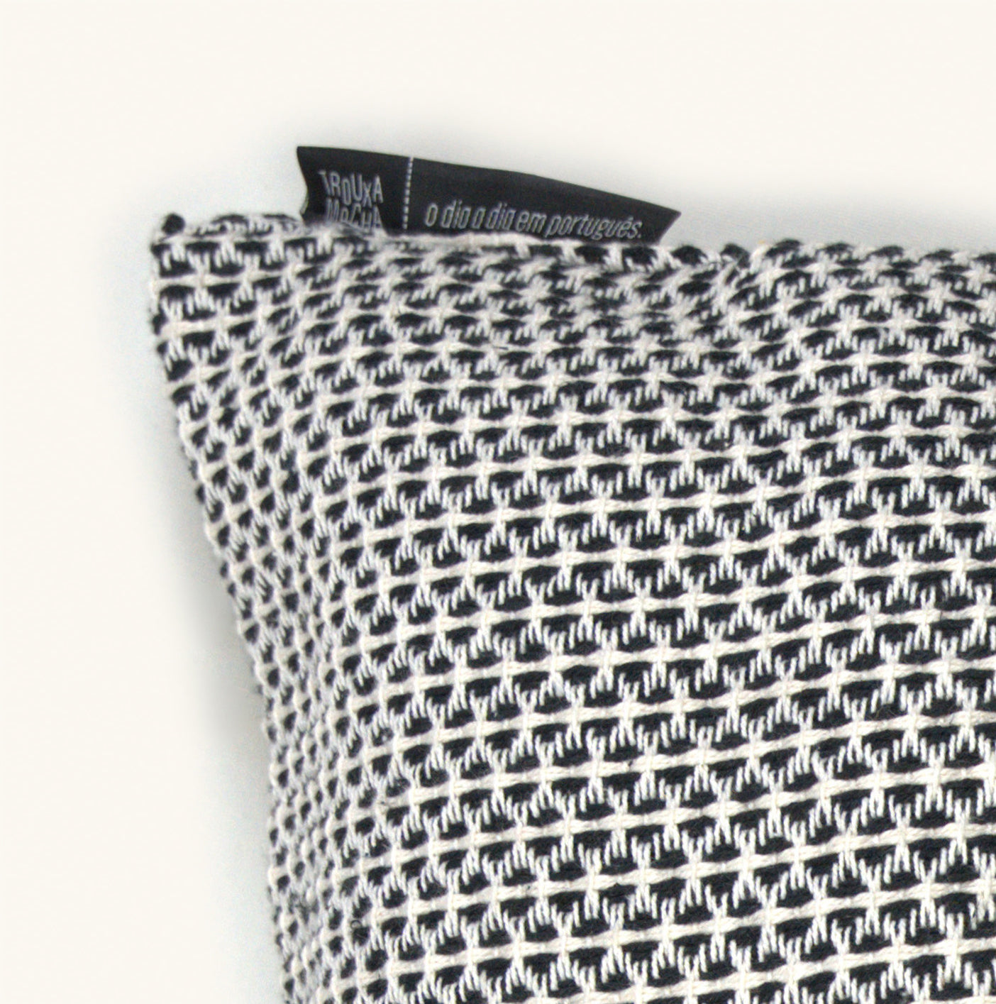 Textured Pillow Cases - PROJECTO TROUXA MOCHA